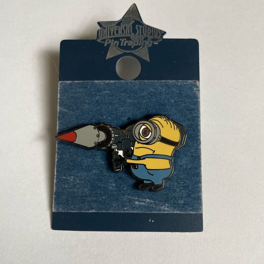 Universal Studios Minion Stuart Enamel Trading Pin